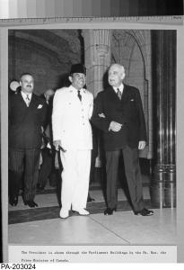 Canadian PM Louis St. Laurent gives President Sukarno a tour of the parliament buildings, Ottawa, 1956. Image: Library and Archives Canada